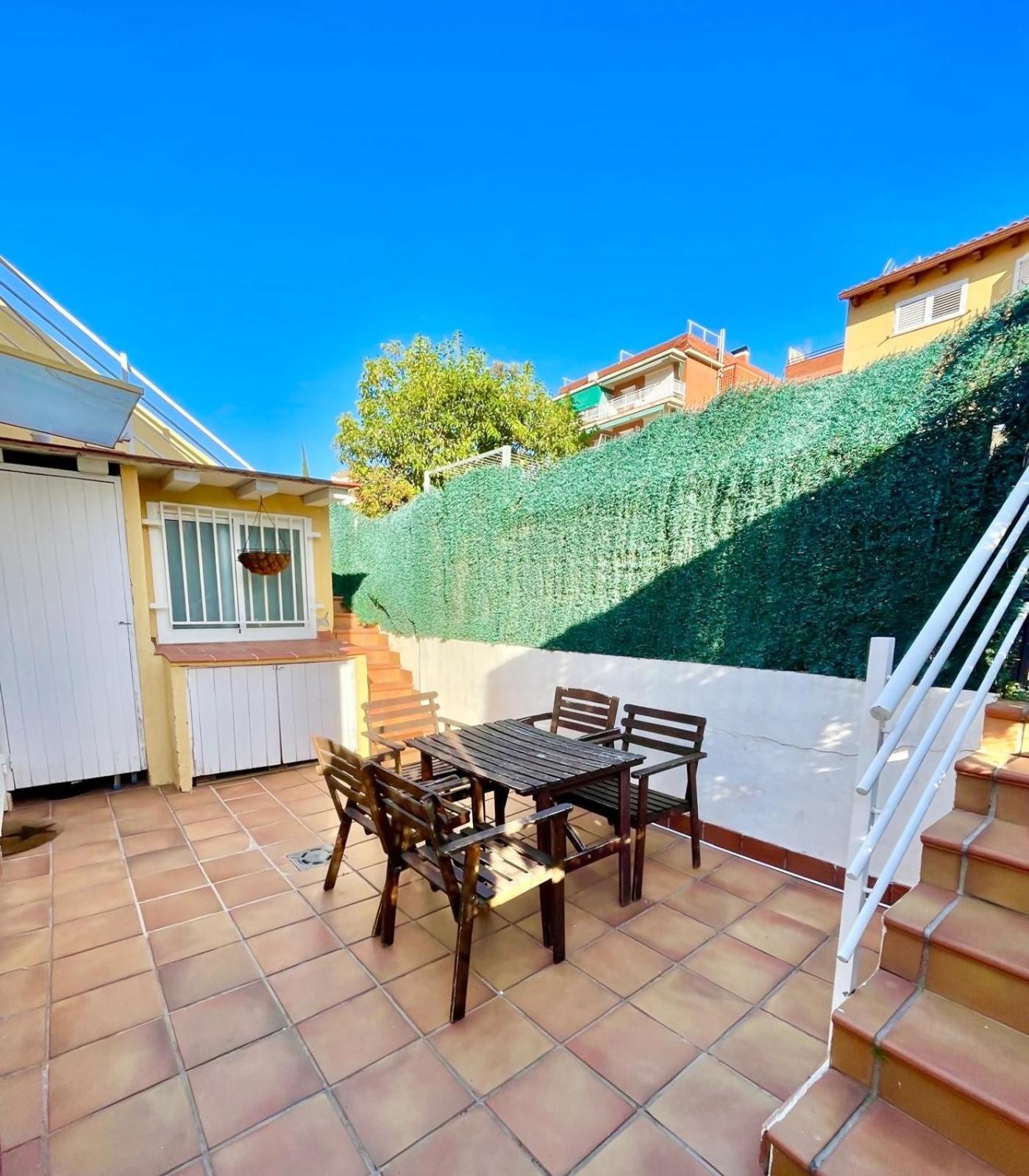 Casa Independientegardenviews2 Bedrooms Сasa de vacaciones Barcelona