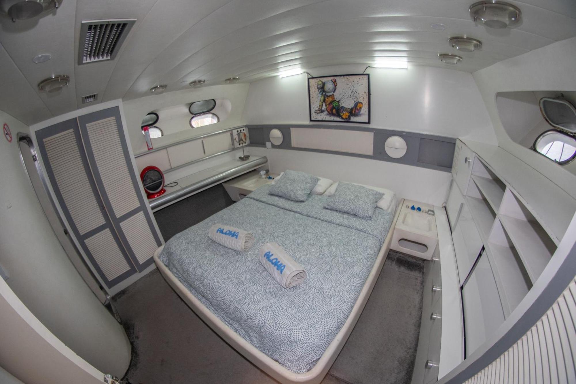 Aloha Boat Hotel en barco Barcelona