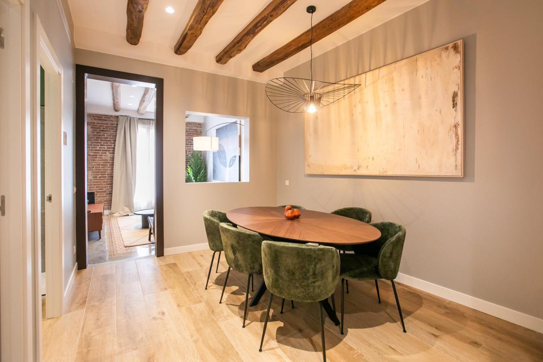 11mal1055 - Fantastic Near Sagrada Famil *