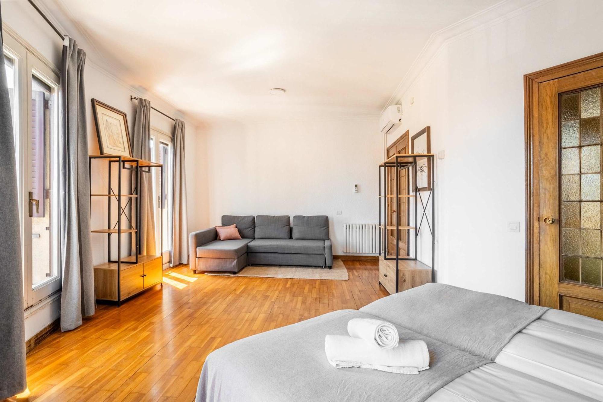 Big For 15 In The Heart Of Eixample Apartamento