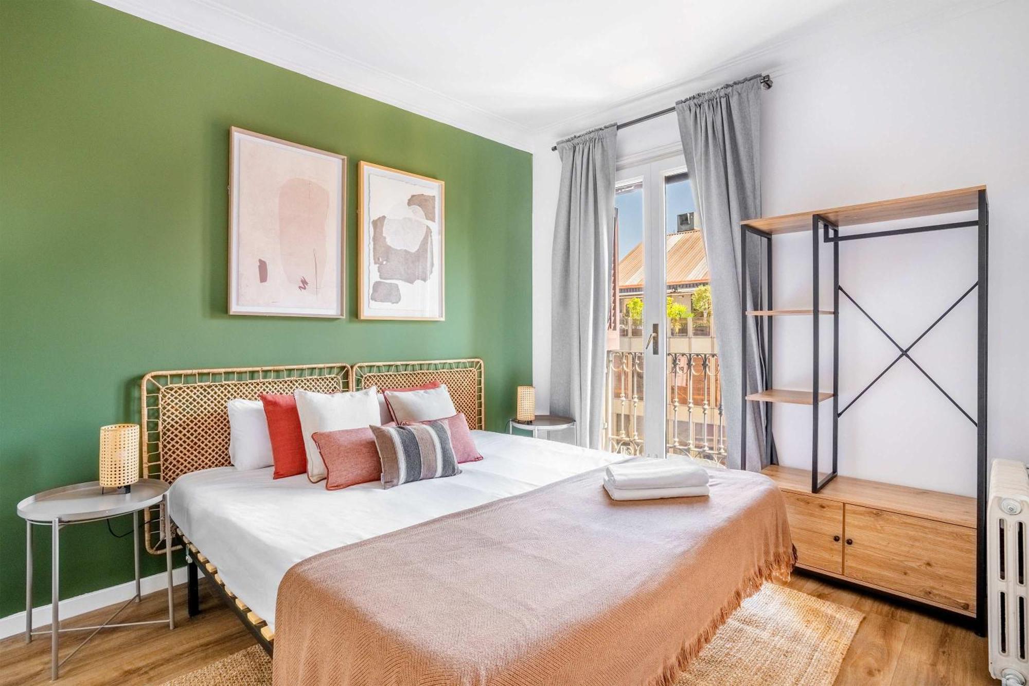 Big For 15 In The Heart Of Eixample Apartamento