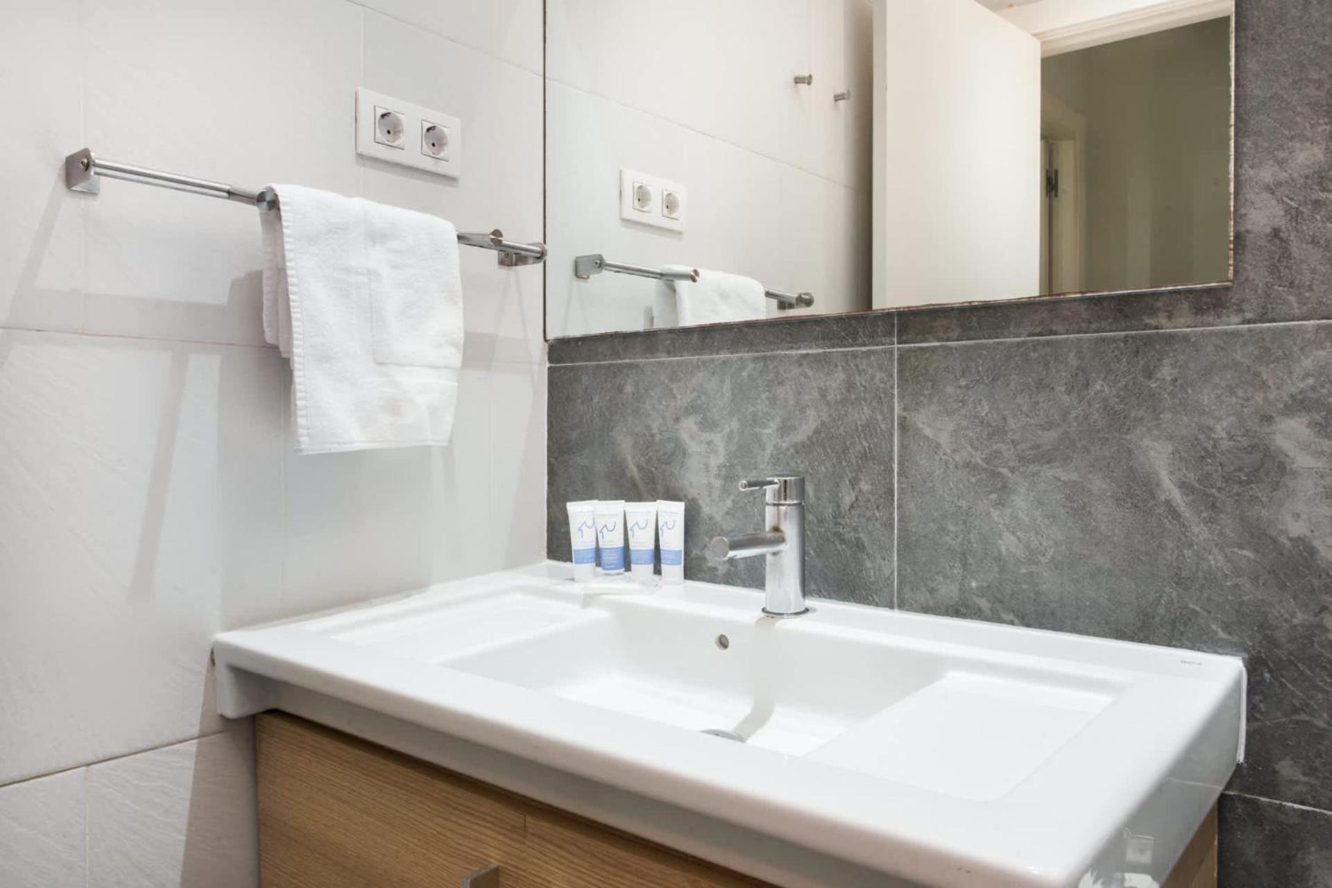 Centric 2bedroom In Ramblas 3 1a
