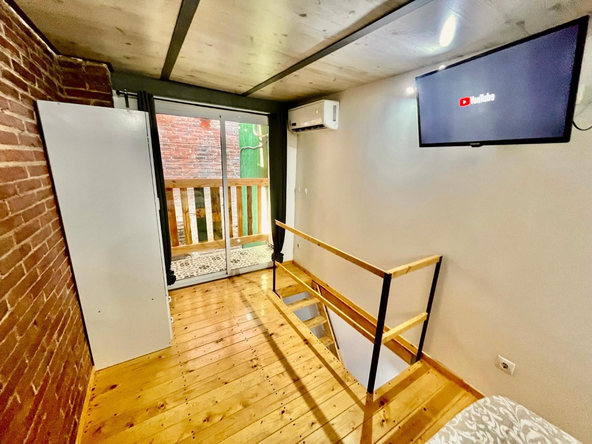 Apartamento B4 Estudio Nuevo! Cocina Y Bano Privado! A 1 Calle Del Metro *