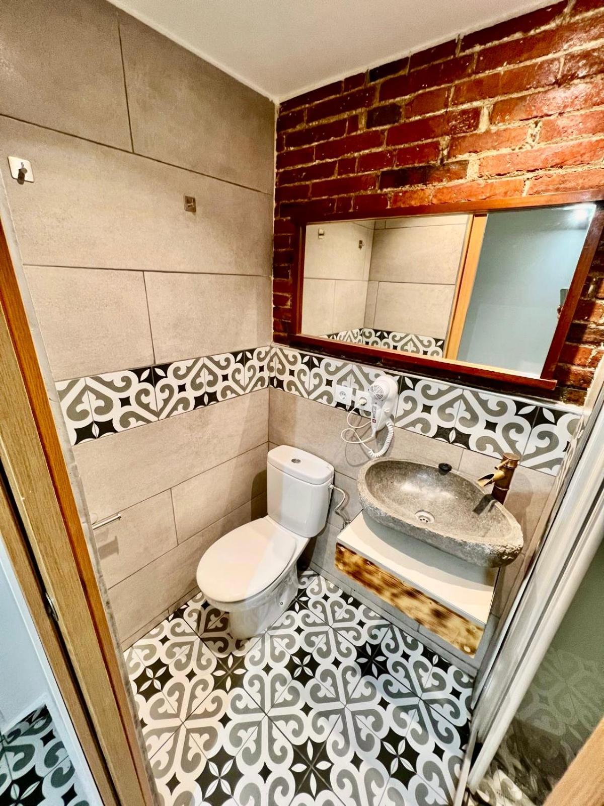 Apartamento B4 Estudio Nuevo! Cocina Y Bano Privado! A 1 Calle Del Metro