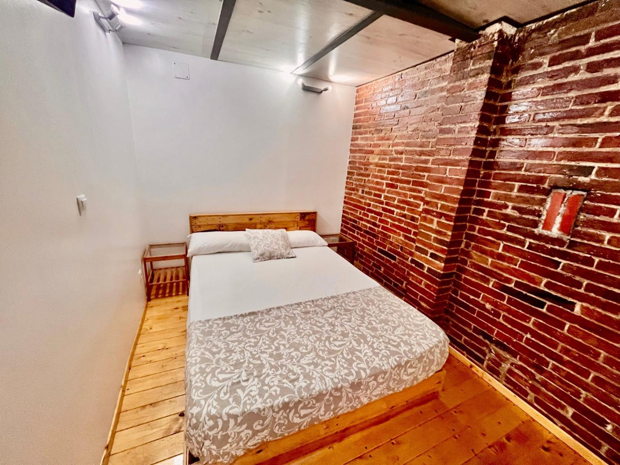 Apartamento B4 Estudio Nuevo! Cocina Y Bano Privado! A 1 Calle Del Metro Barcelona