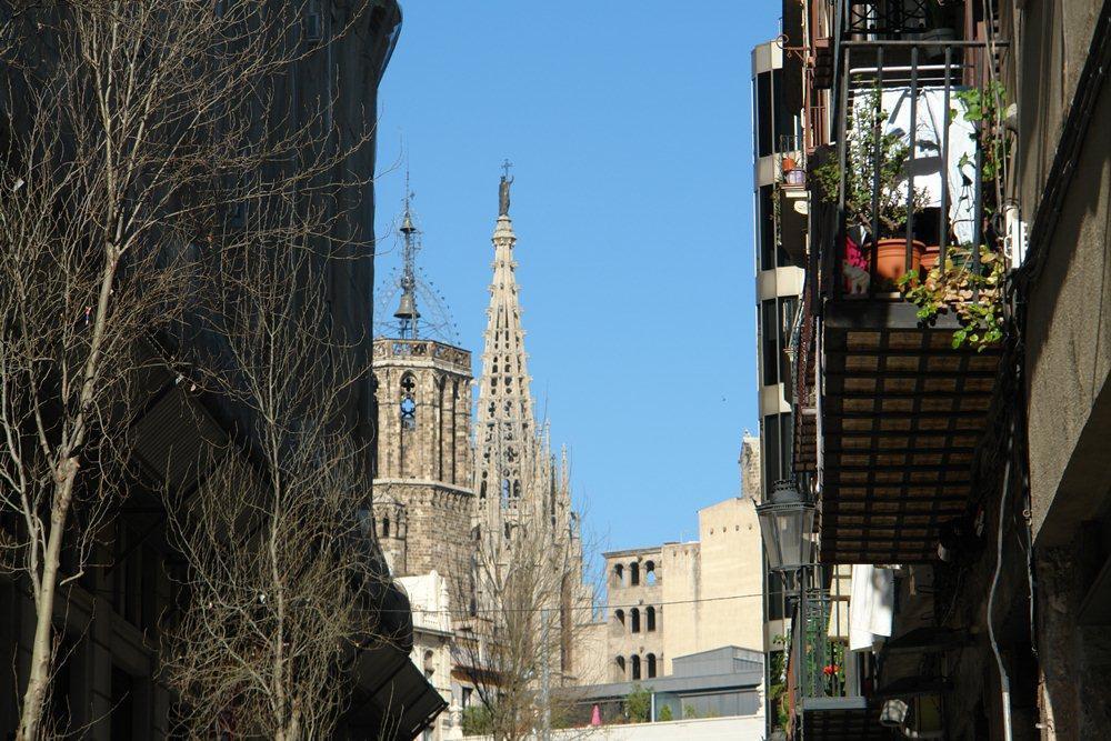 Triple With Private Bathroom In Gothic Pensión 2*
