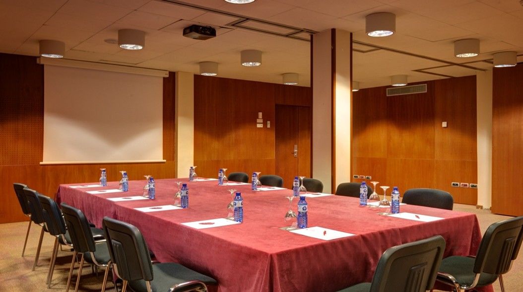 Hotel Acevi Villarroel 4*