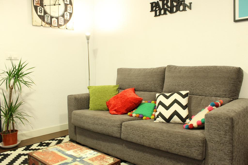 De 185 M² En Ensanche, Con 8 Habitación Apartamento *