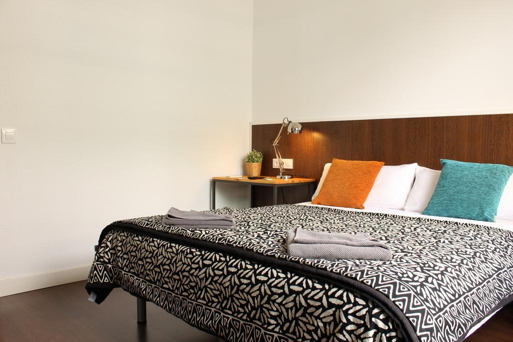 De 185 M² En Ensanche, Con 8 Habitación