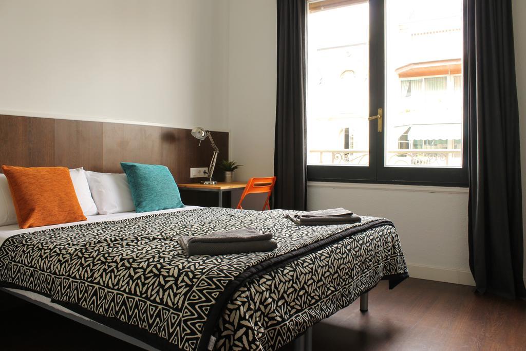 De 185 M² En Ensanche, Con 8 Habitación