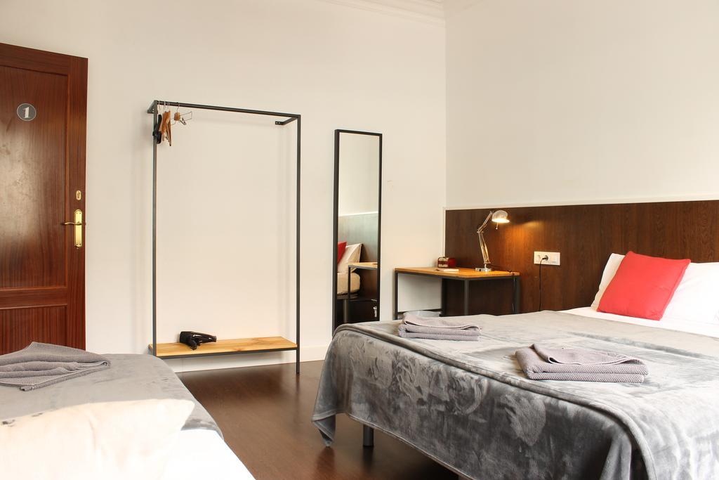 De 185 M² En Ensanche, Con 8 Habitación *