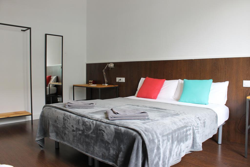 De 185 M² En Ensanche, Con 8 Habitación Apartamento *