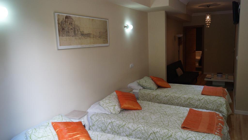 Guest house Good-home Paseo De Gracia 2*