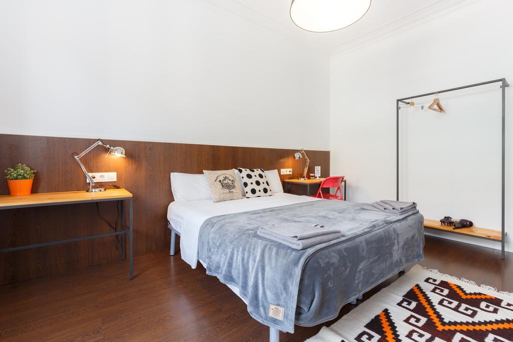 De 185 M² En Ensanche, Con 8 Habitación