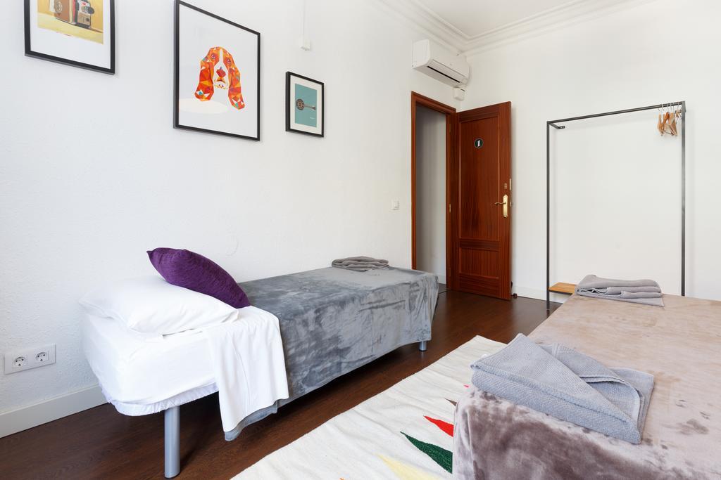 De 185 M² En Ensanche, Con 8 Habitación