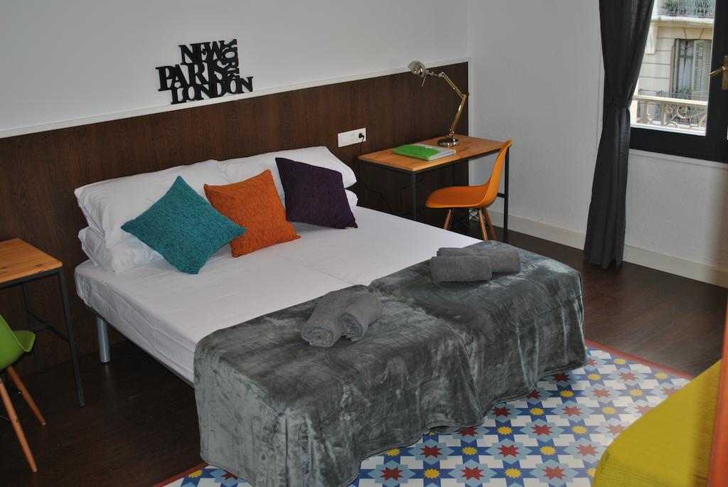 Apartamento De 185 M² En Ensanche, Con 8 Habitación *