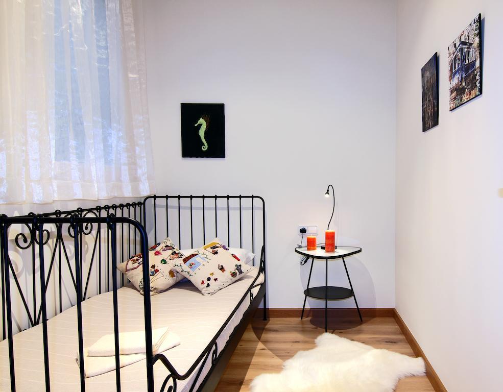 Classbedroom Gaudi Apartments Barcelona