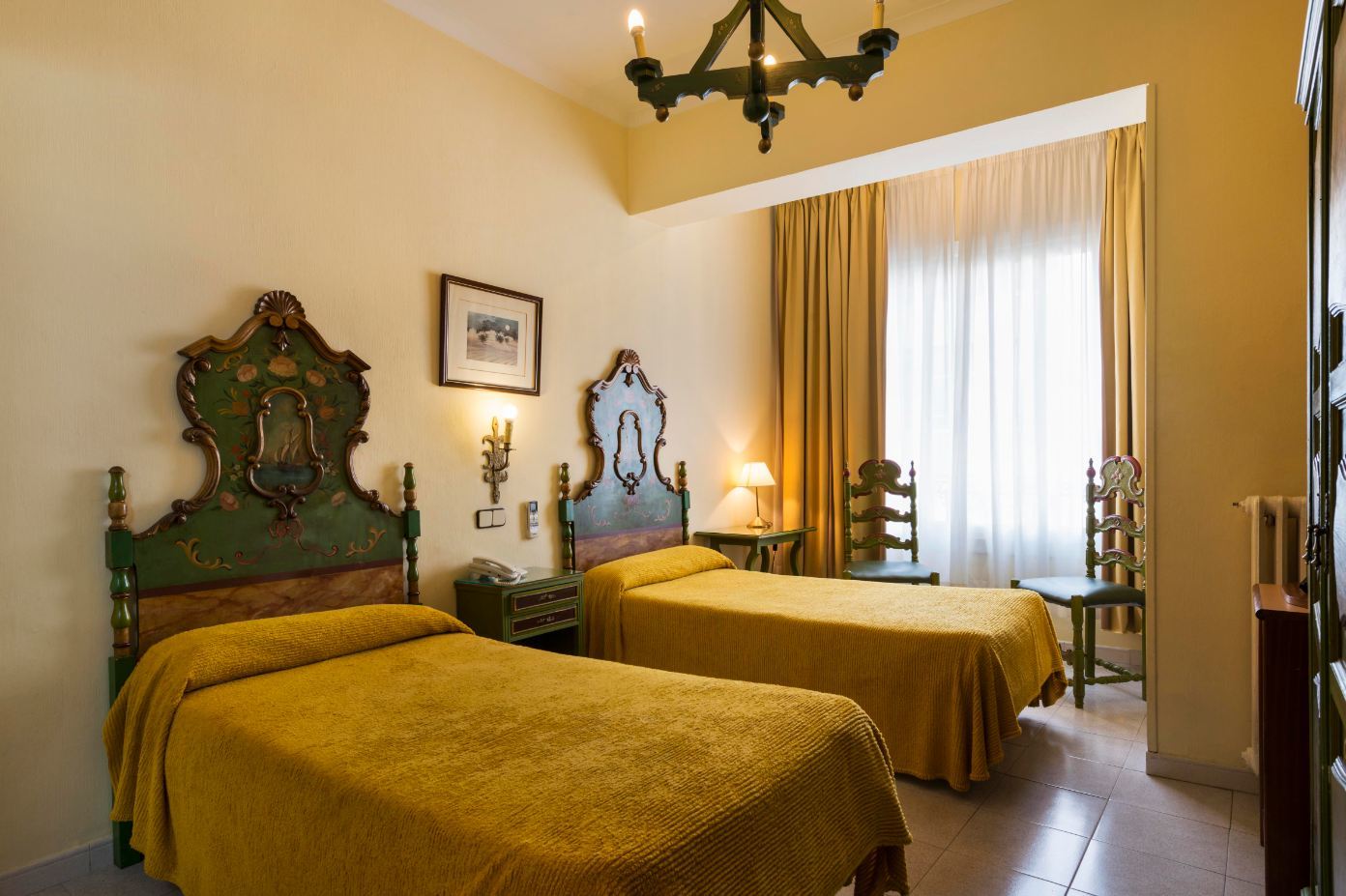 Hotel Mesón Castilla Atiram