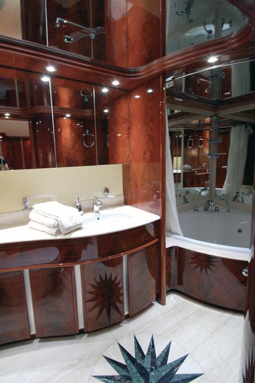 Botel Motor Yacht Dandy 3*
