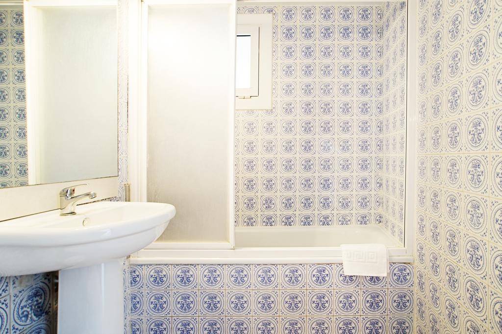 Fira Guest house
