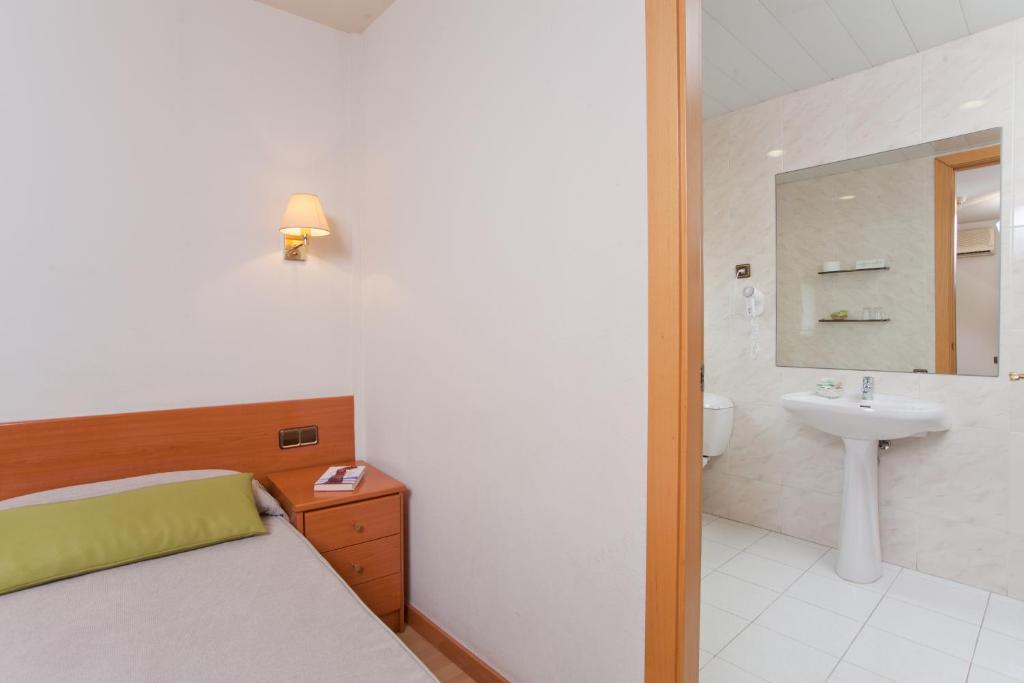 Everest Hotel