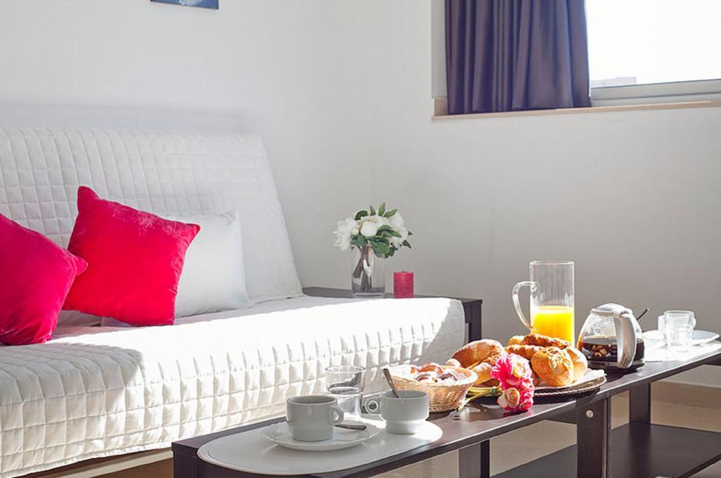 Charmsuites Paralel *