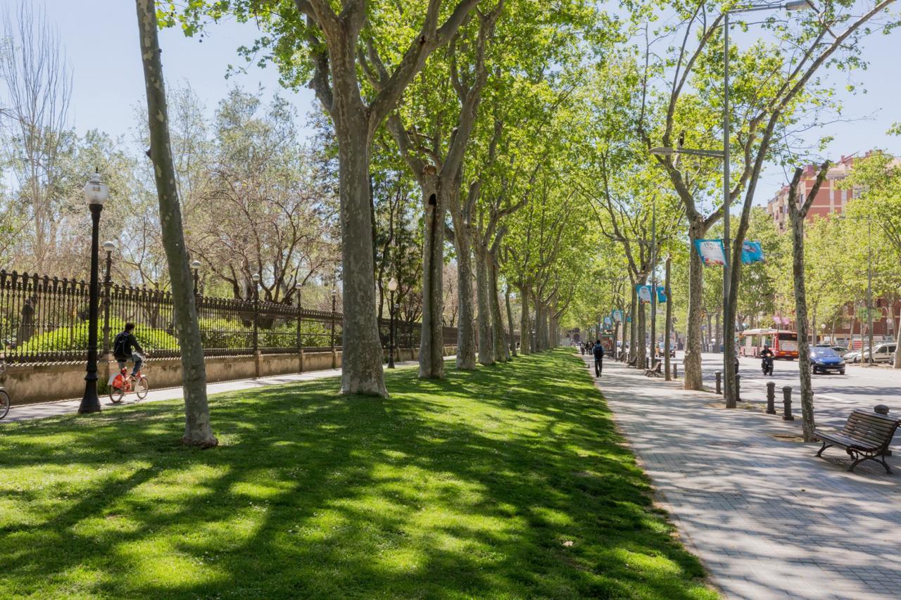 The Family Host - Lost Garden Ciutadella Park * Barcelona