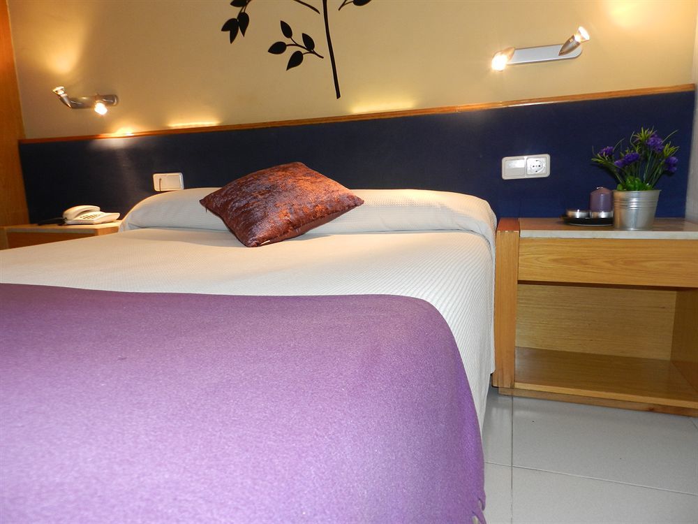 Hotel Travessera 2*