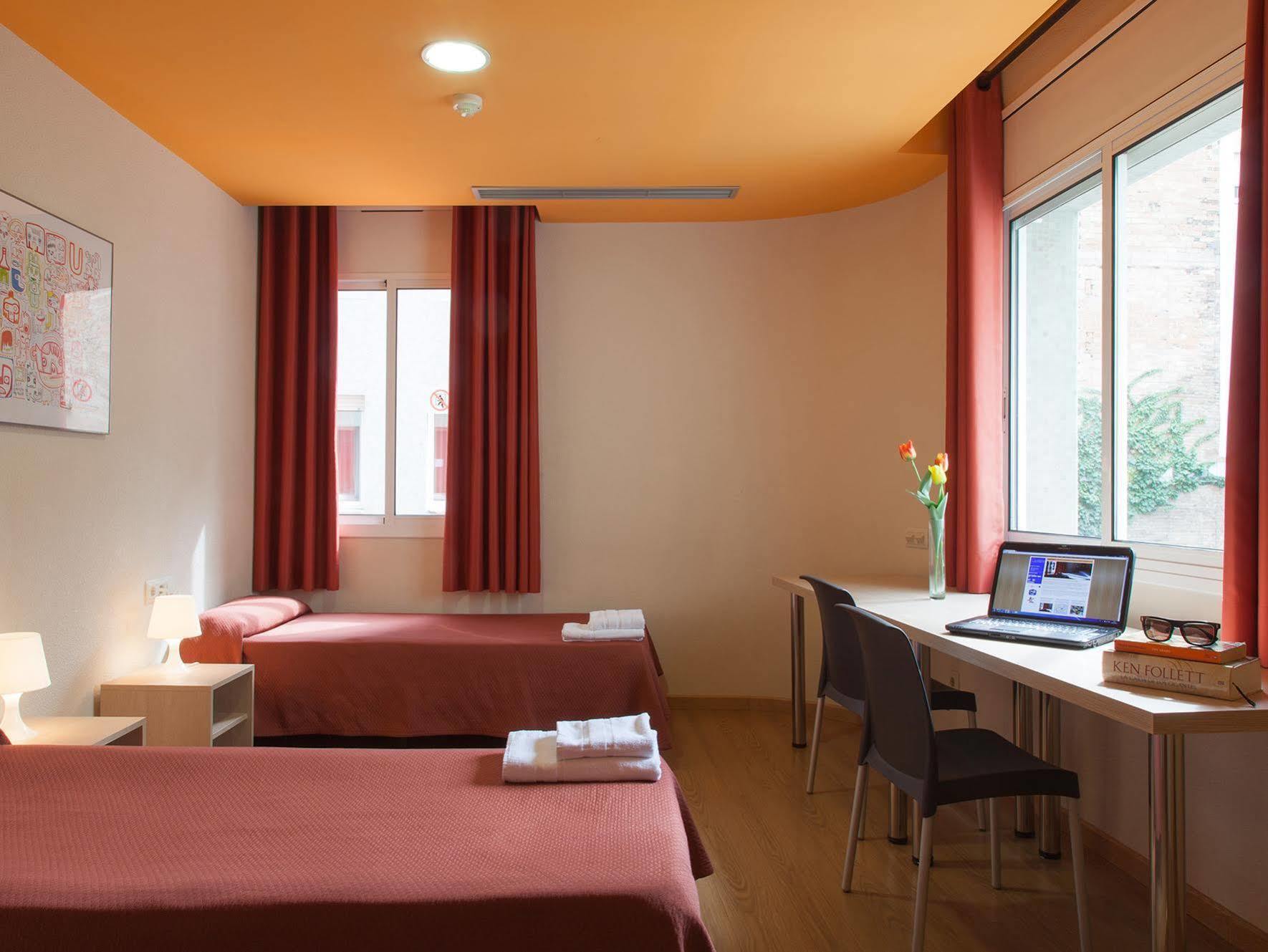 Residencia Erasmus Gracia Apartment *
