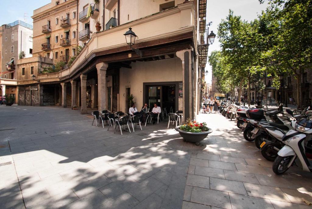 Deco Barcelona-born St. Barcelona