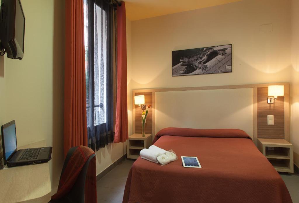 Residencia Erasmus Gracia Apartment