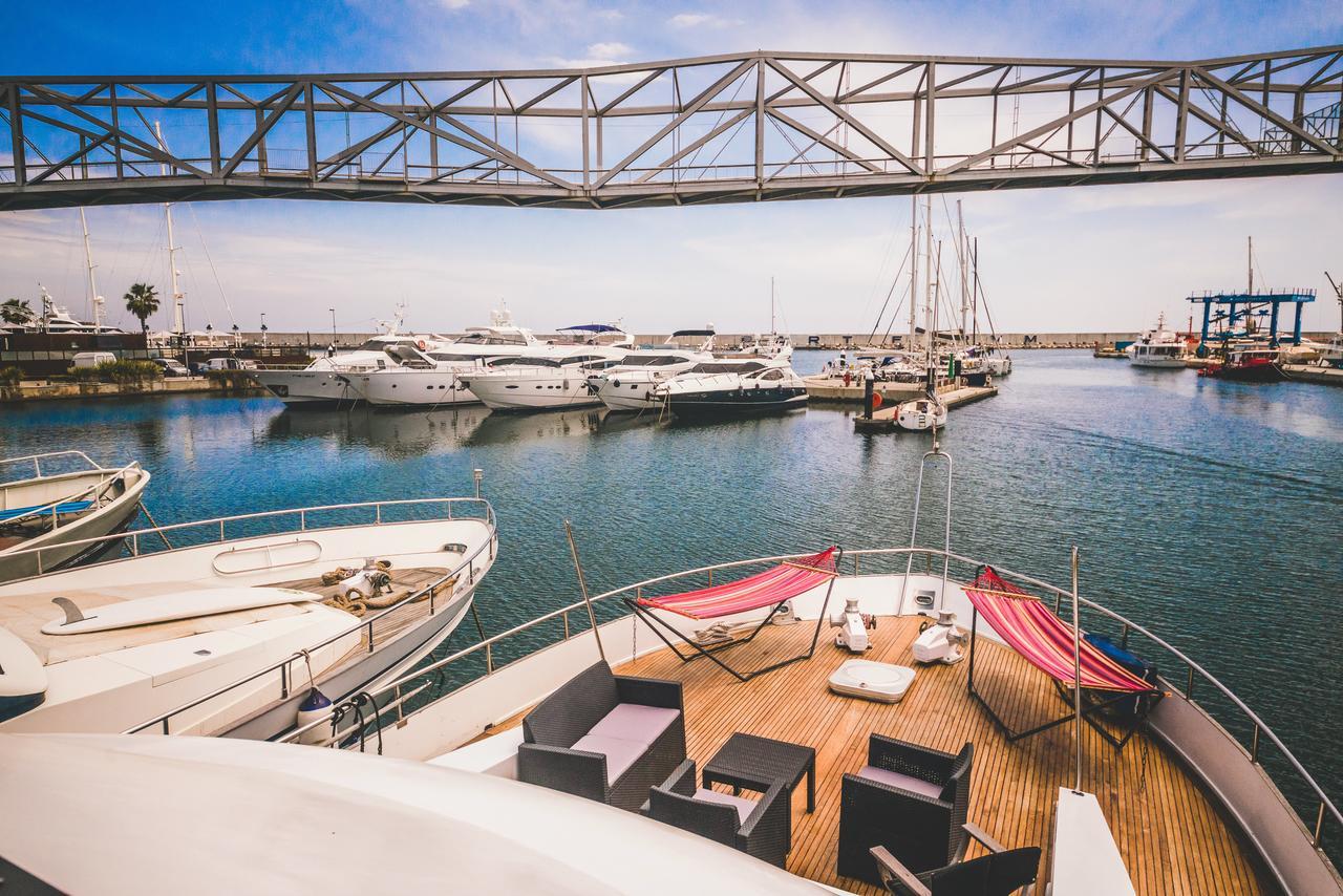 Botel Motor Yacht Boatel
