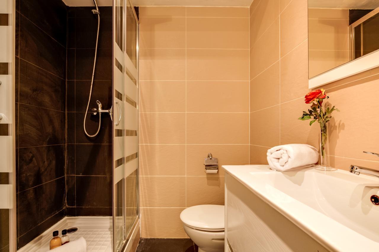 Modern 2 Bedroom Flat In Trendy Poble Sec Barcelona