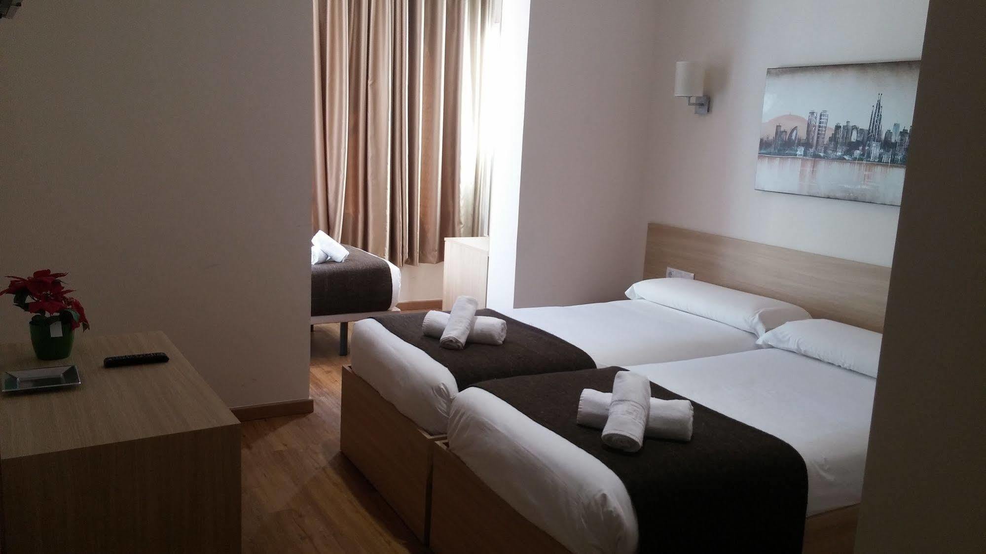 Pensión Travel 3*