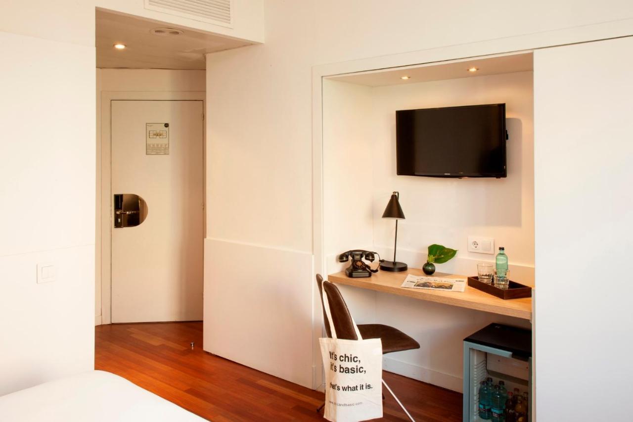 Chic & Basic Velvet Hotel