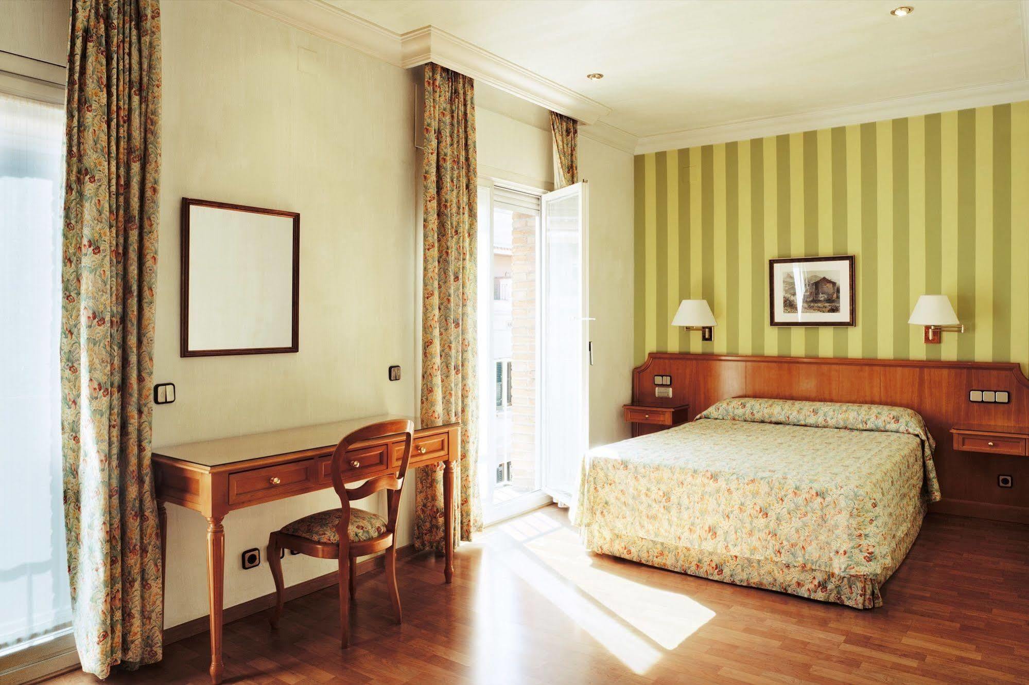 Hotel Regencia Colon