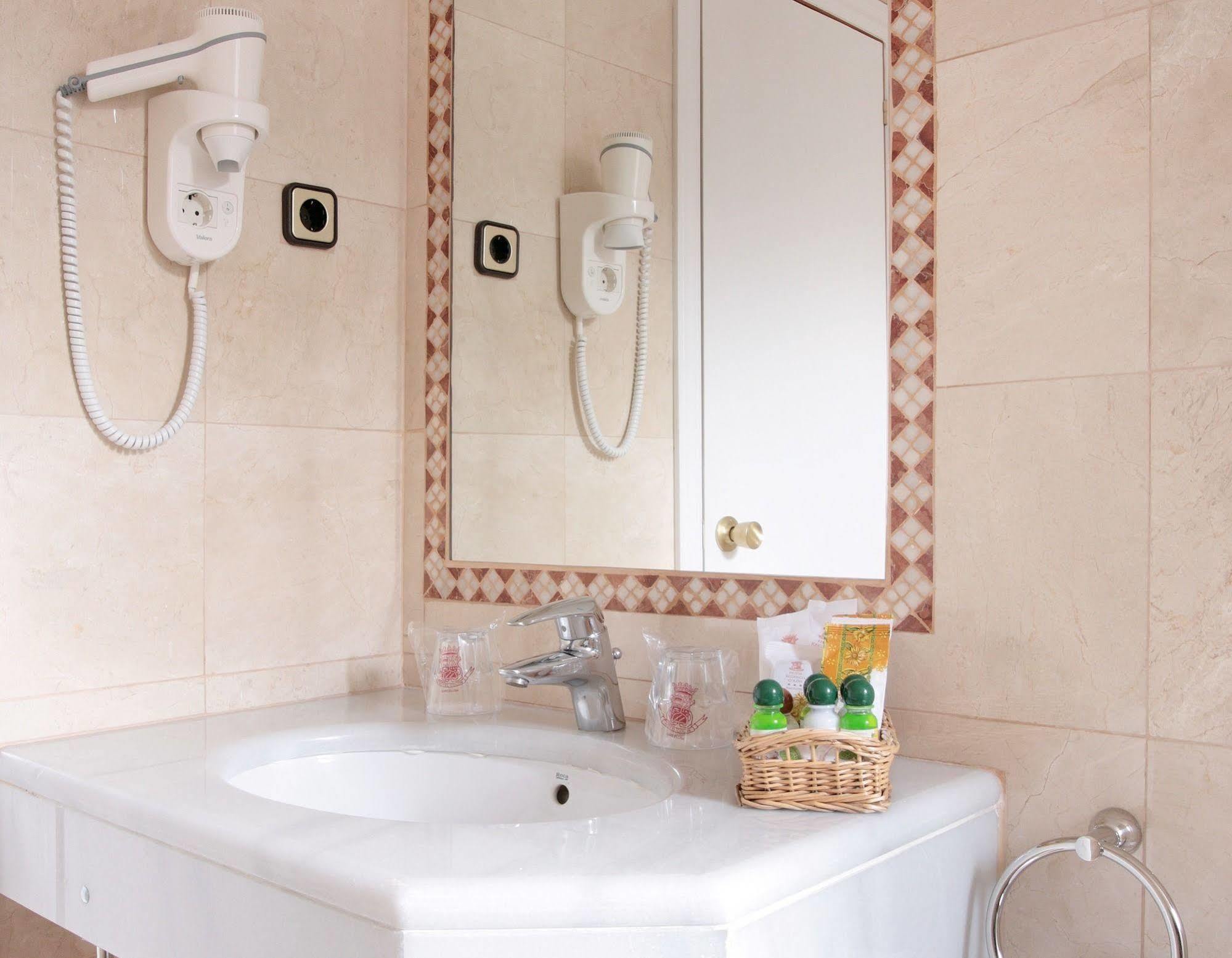 Hotel Regencia Colon