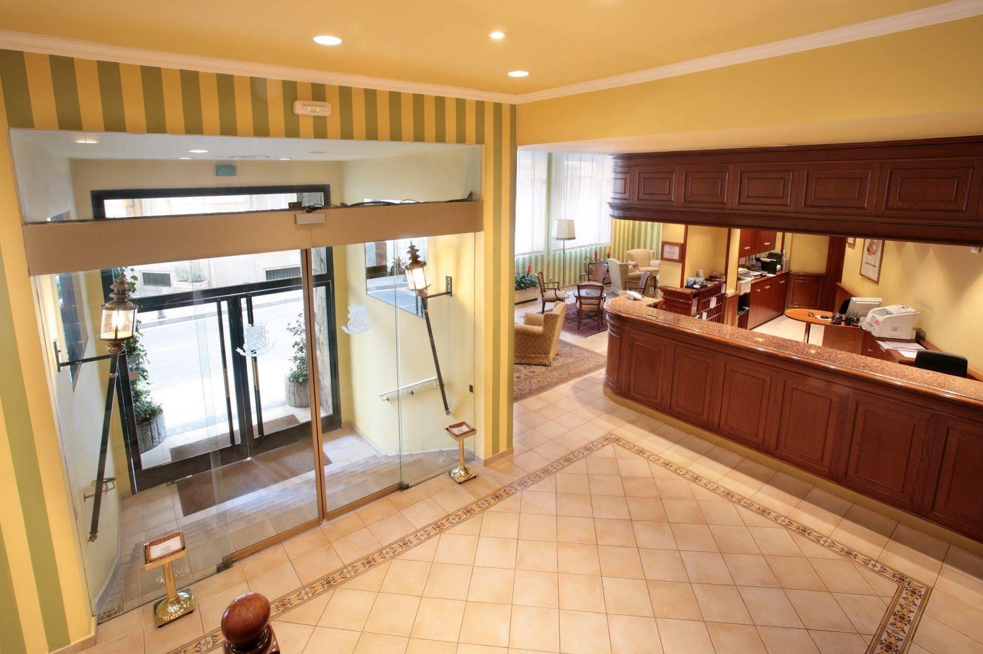 Hotel Regencia Colon