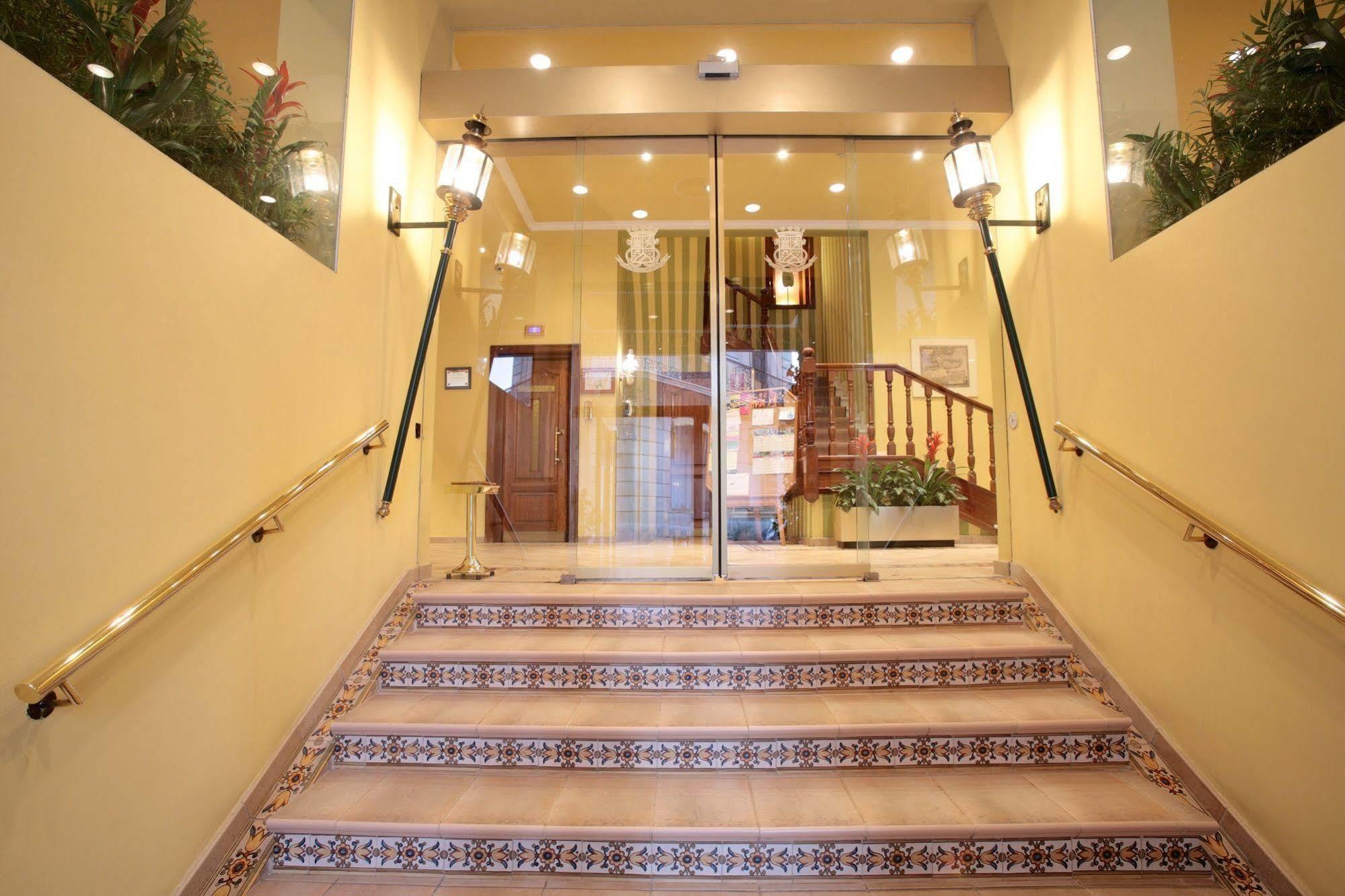 Hotel Regencia Colón