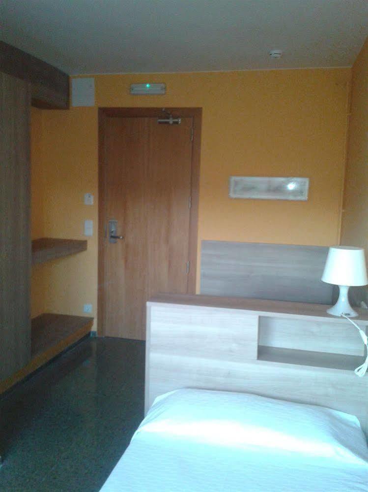 Residencia Salesiana Marti-codolar Pensión Barcelona