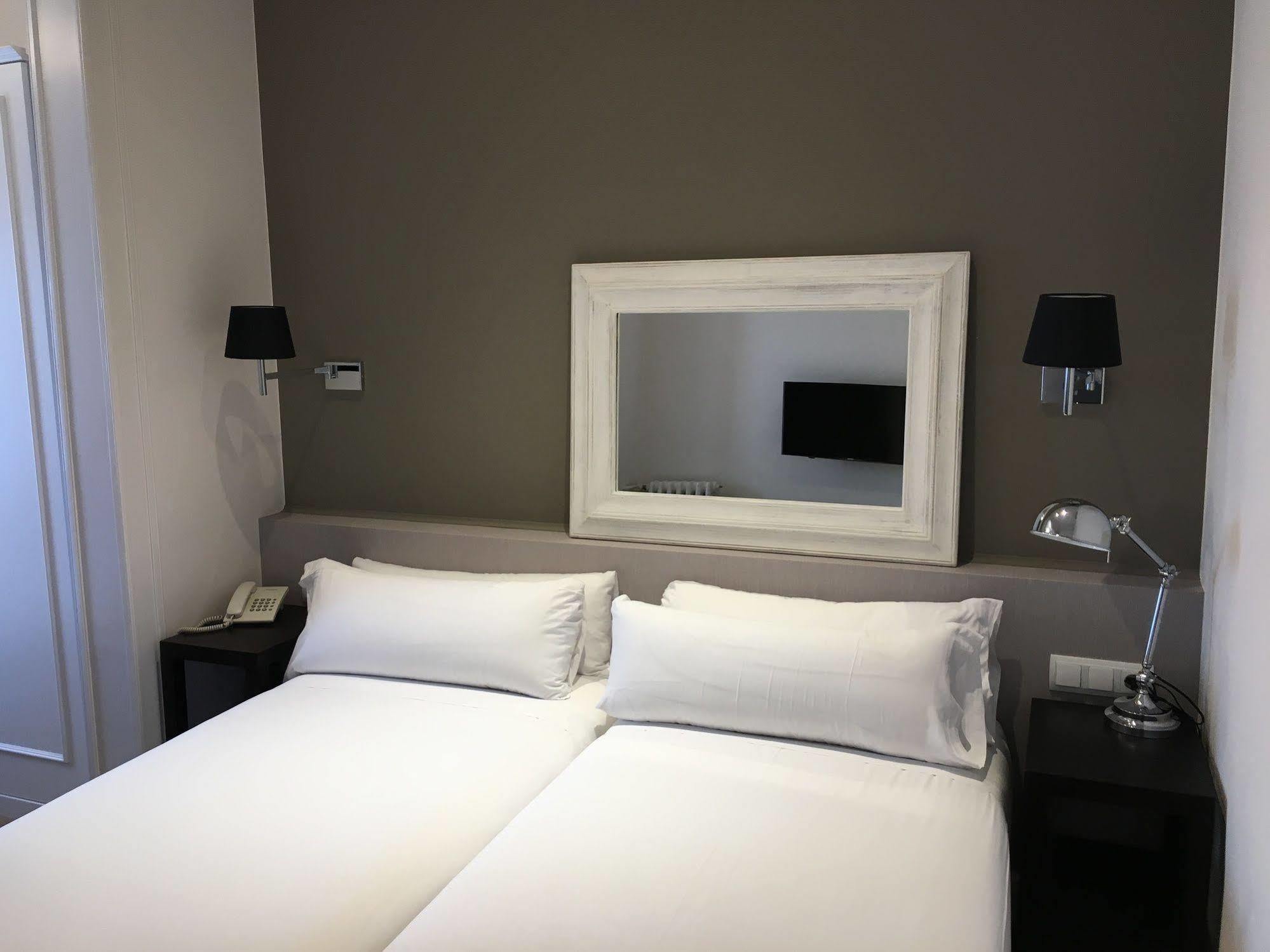 Hotel Mesón Castilla Atiram