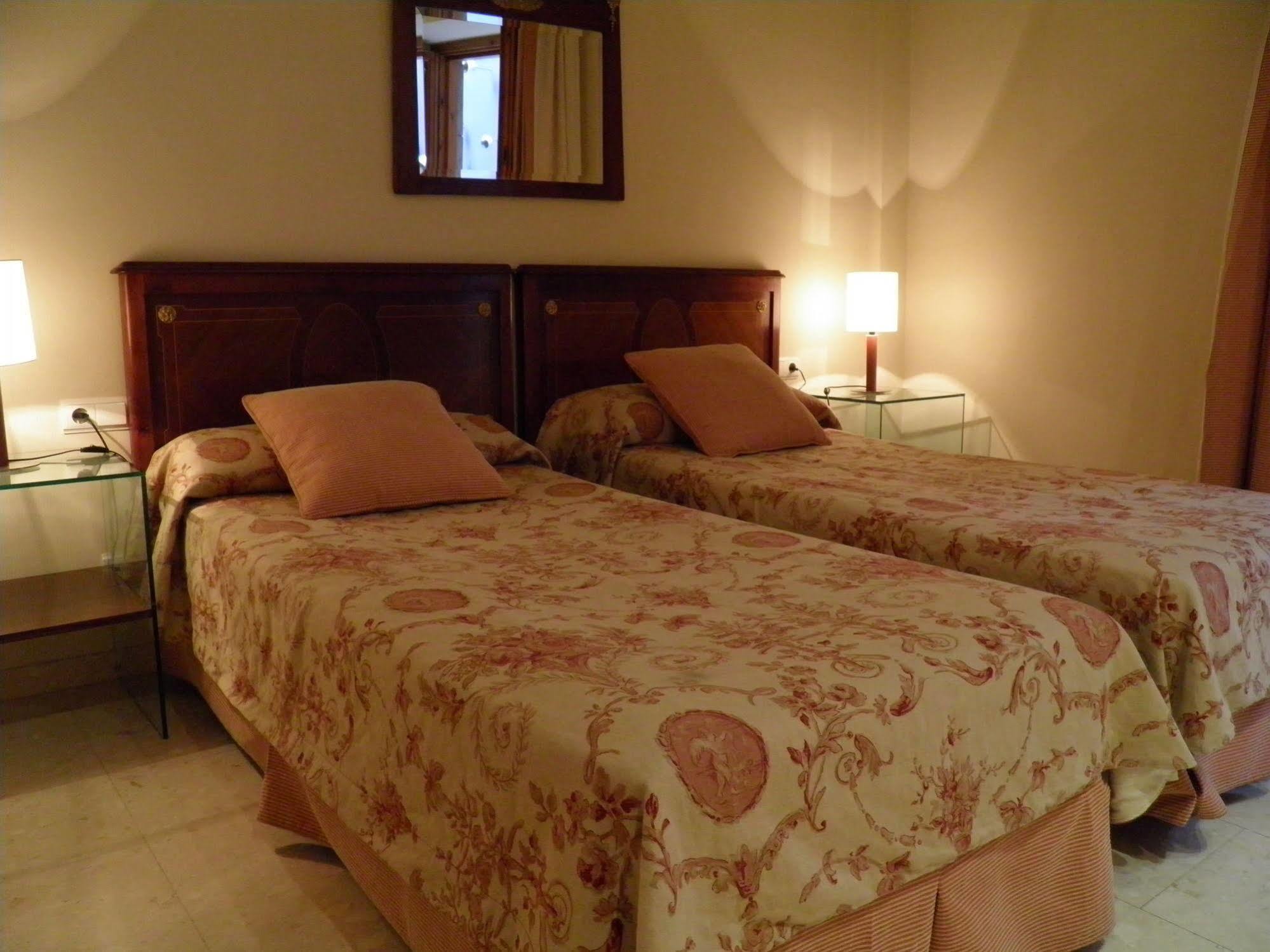 St. Jordi Comtal Apartment *