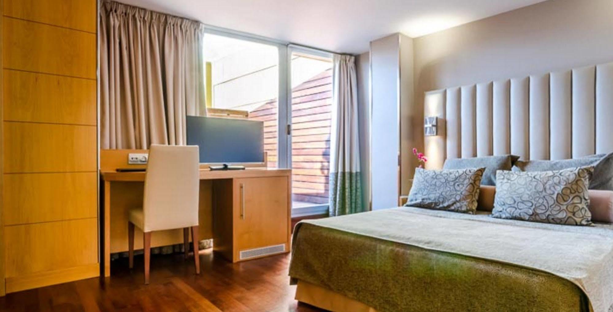Sansi Diputació Hotel