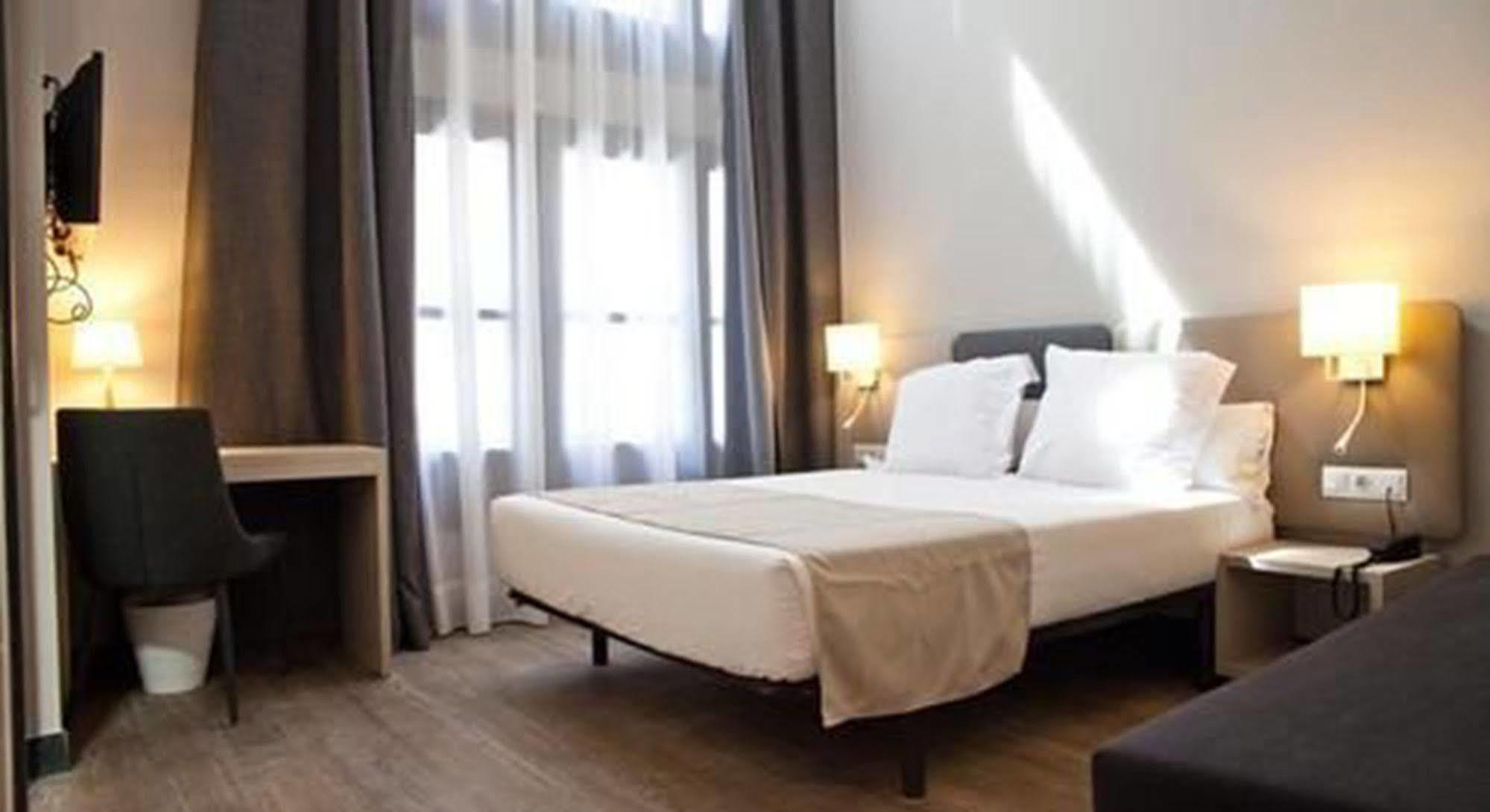 May Ramblas Hotel