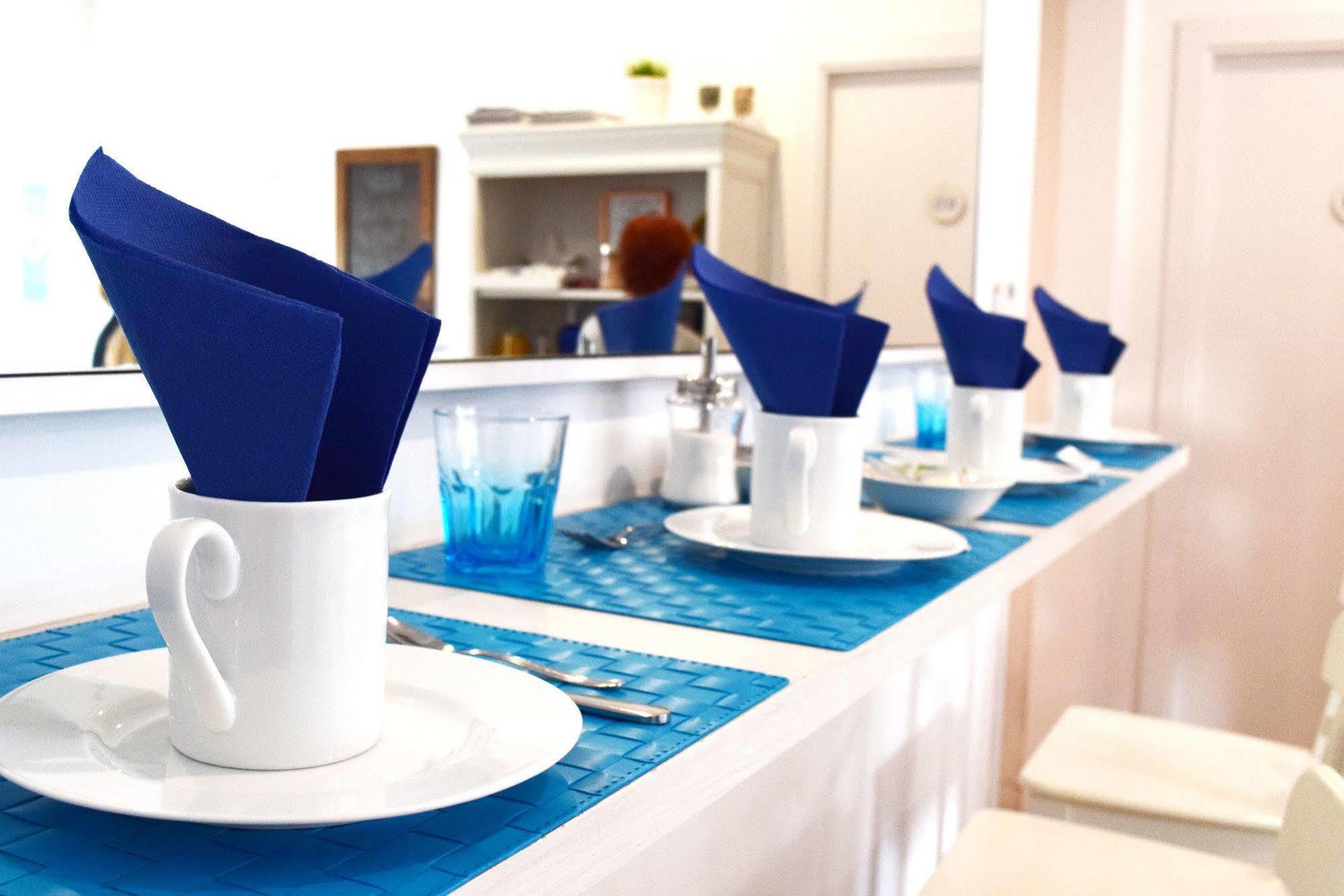 Bed & Breakfast Blue