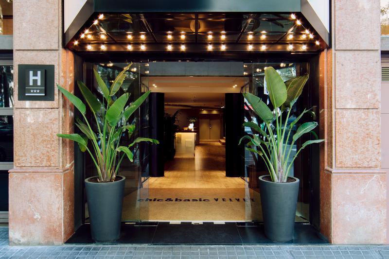 Chic & Basic Velvet Hotel