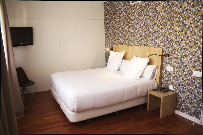 Chic & Basic Velvet Hotel 3*