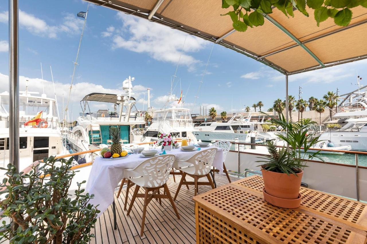 C120 - Charming Boat In Port Forum * Barcelona