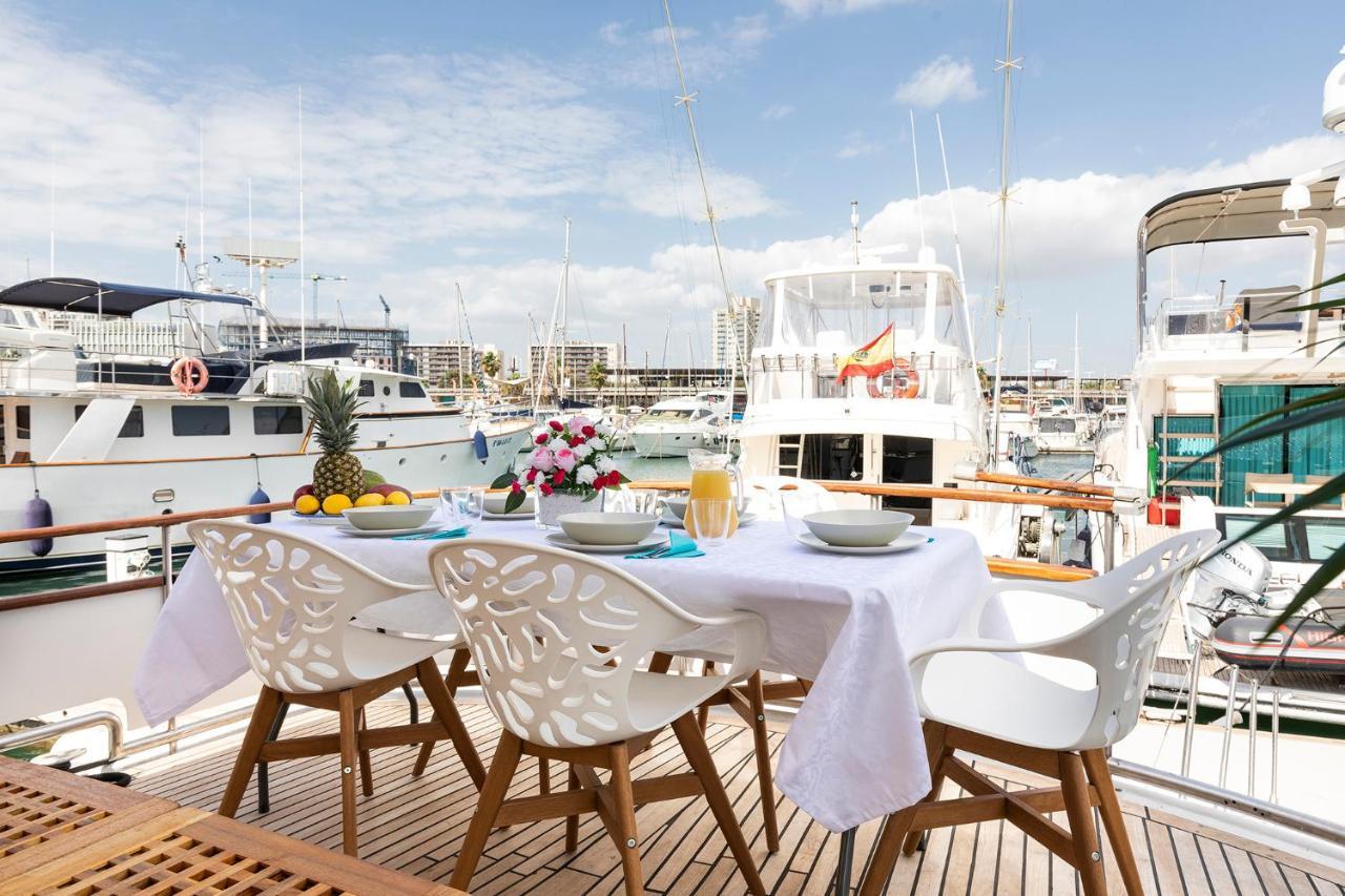 Botel C120 - Charming Boat In Port Forum Barcelona