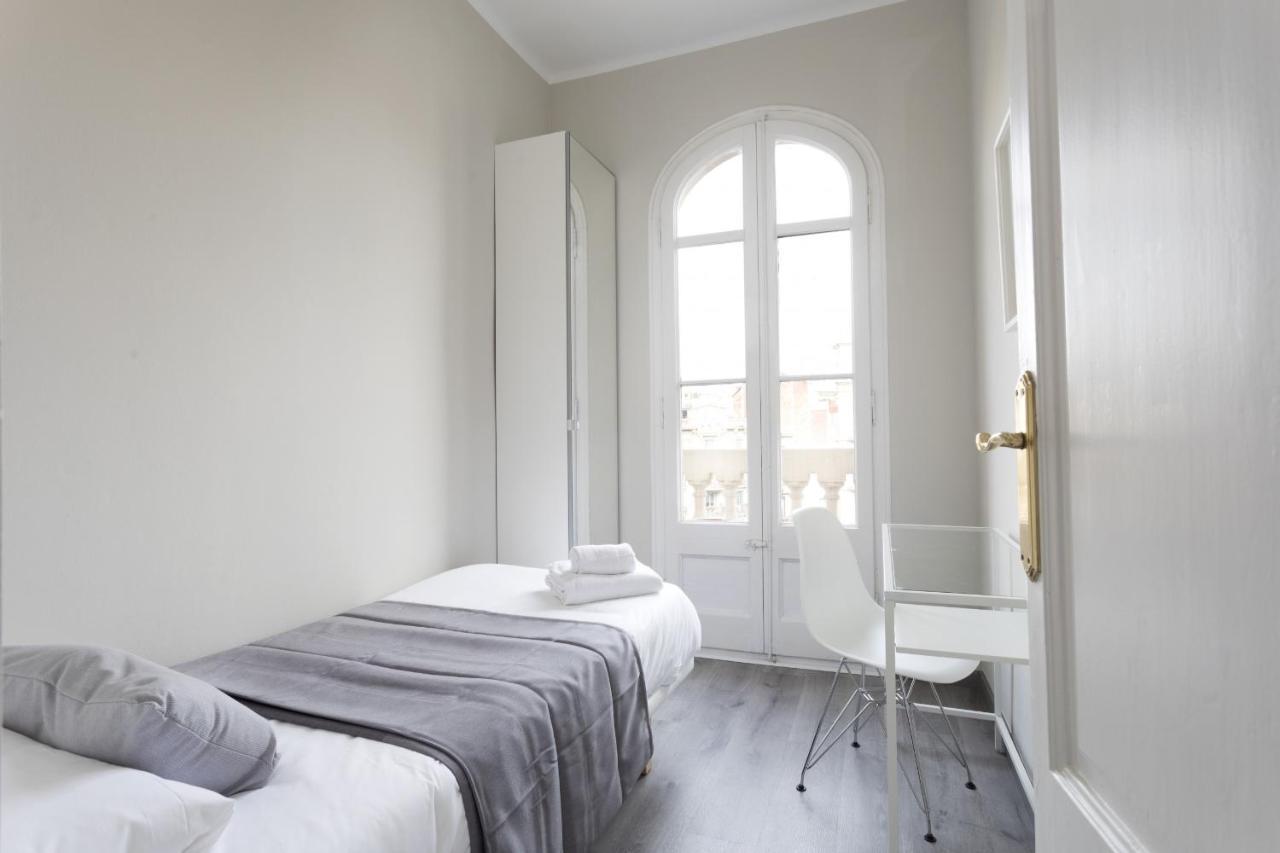 Priority Fira Apartments